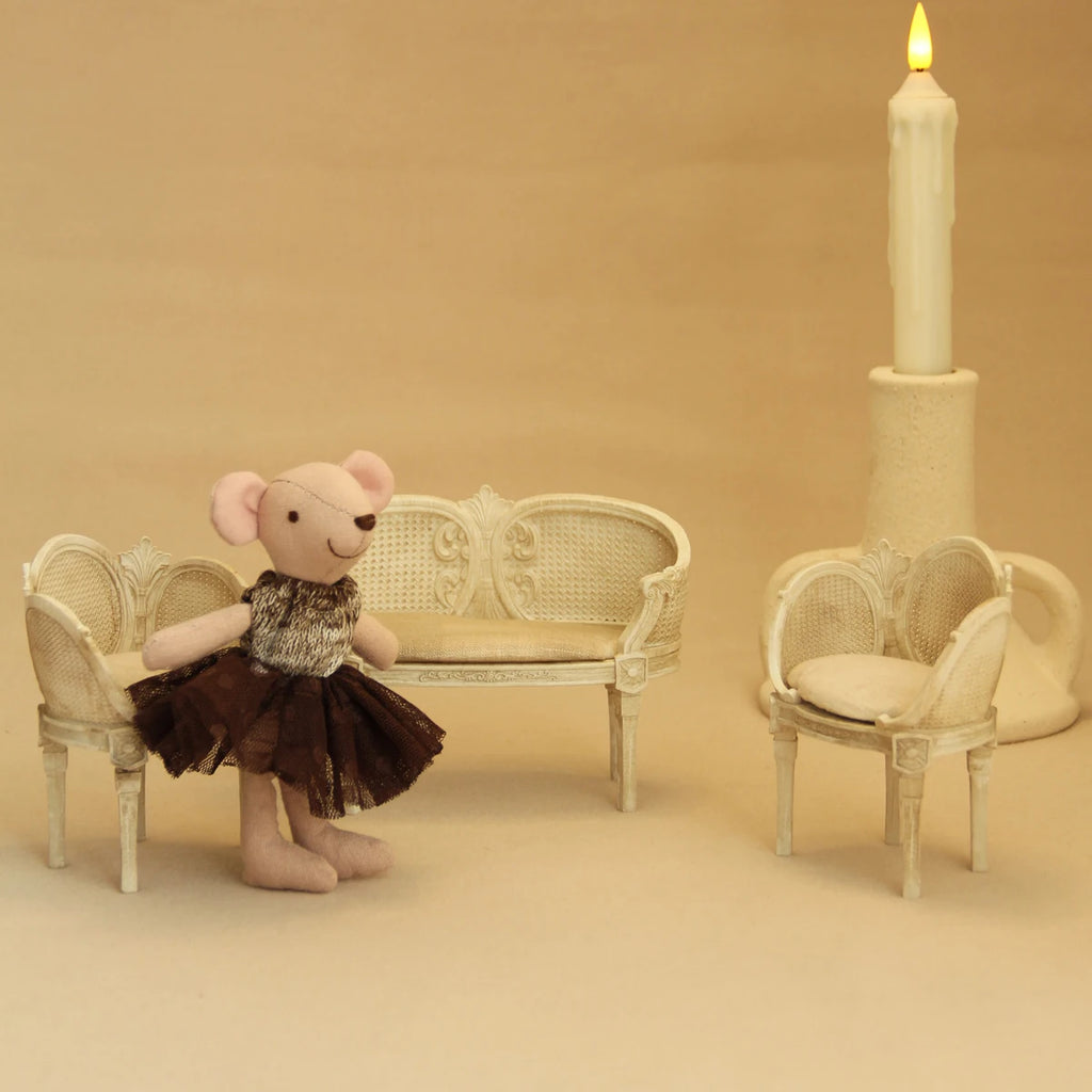 Miniature Simulation Furniture 1:12 Scale, Palace-Style, Distressed Resin Tables and Chairs Suitable for Dollhouse Decoration