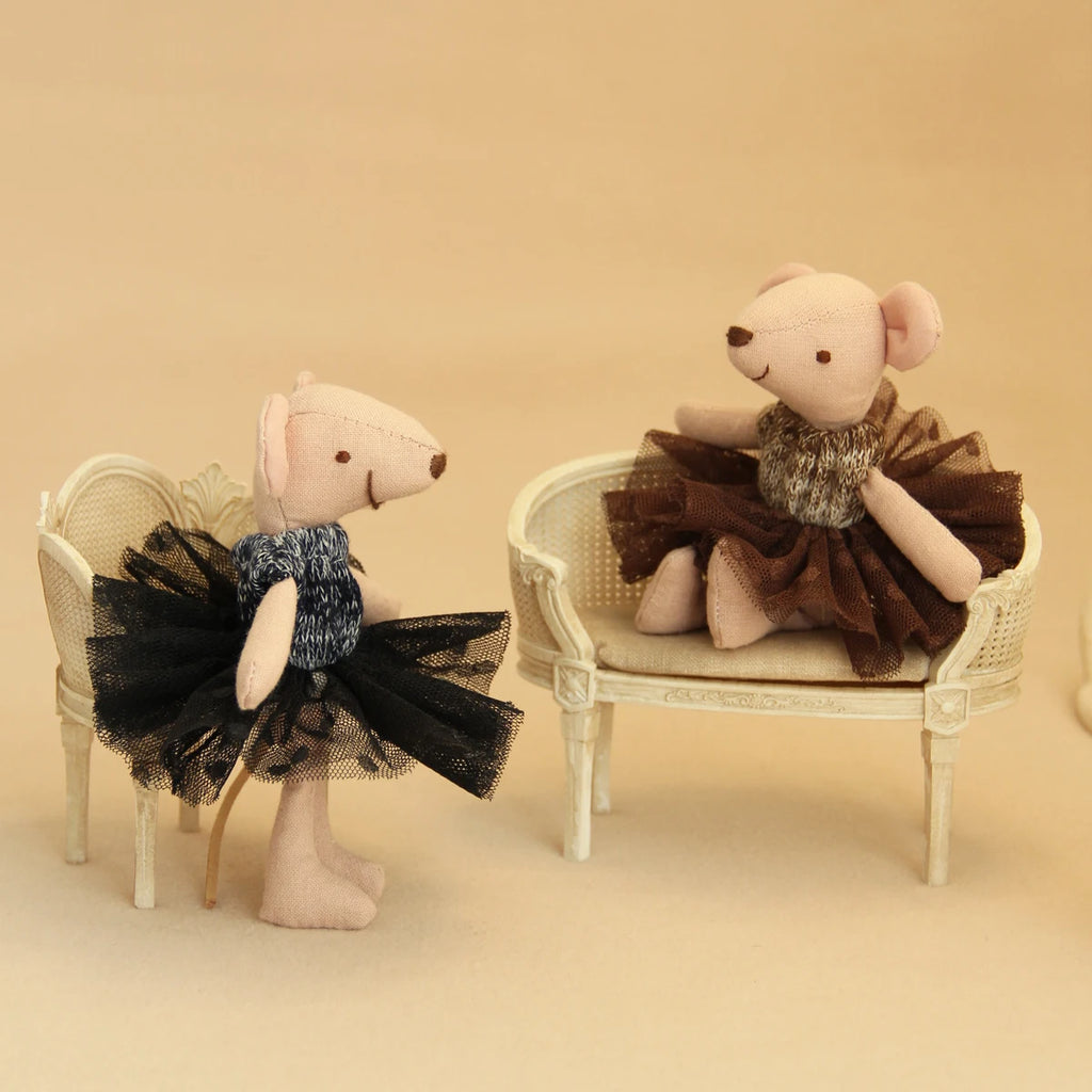 Miniature Simulation Furniture 1:12 Scale, Palace-Style, Distressed Resin Tables and Chairs Suitable for Dollhouse Decoration