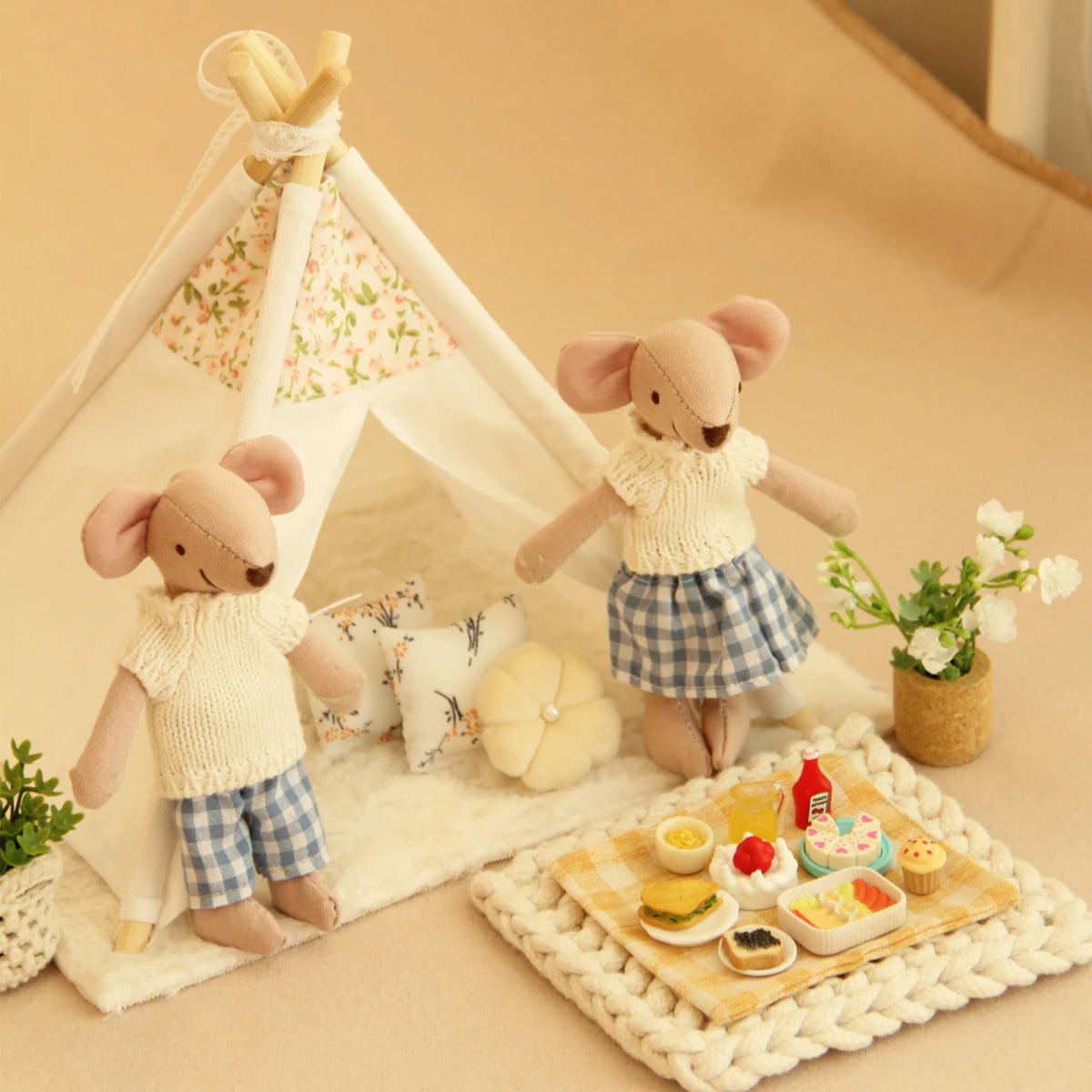 Miniature Simulation Dollhouse Furniture Ornaments H-13Cm, 2 Interchangeable Couple Mice