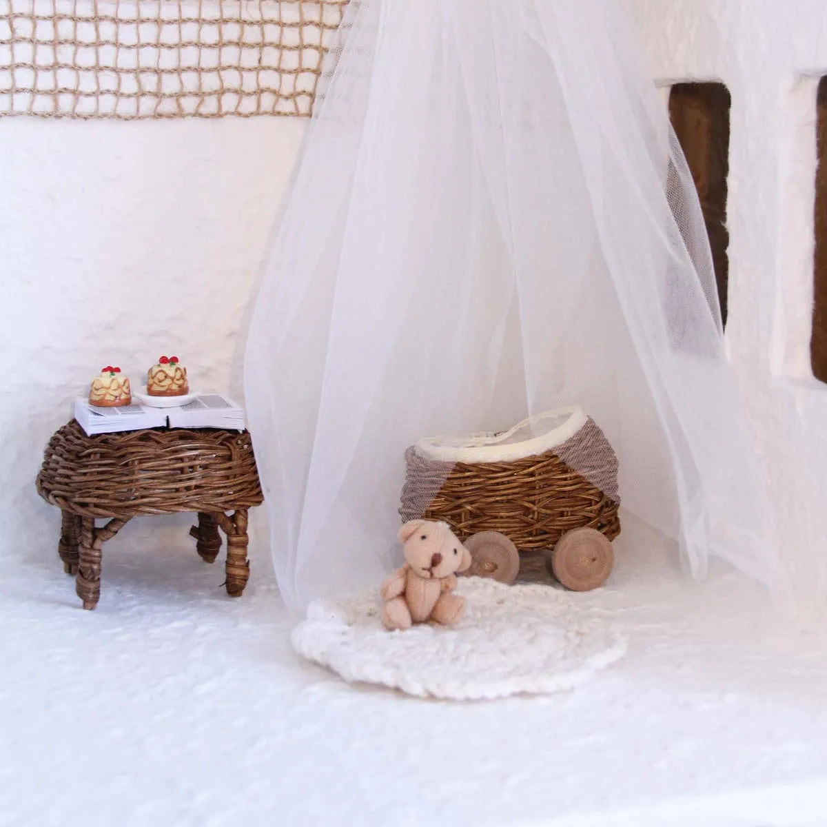 Miniature Simulation Furniture 1:12 Rattan Cradle with Little Bear, Suitable for Dollhouse Home Decor