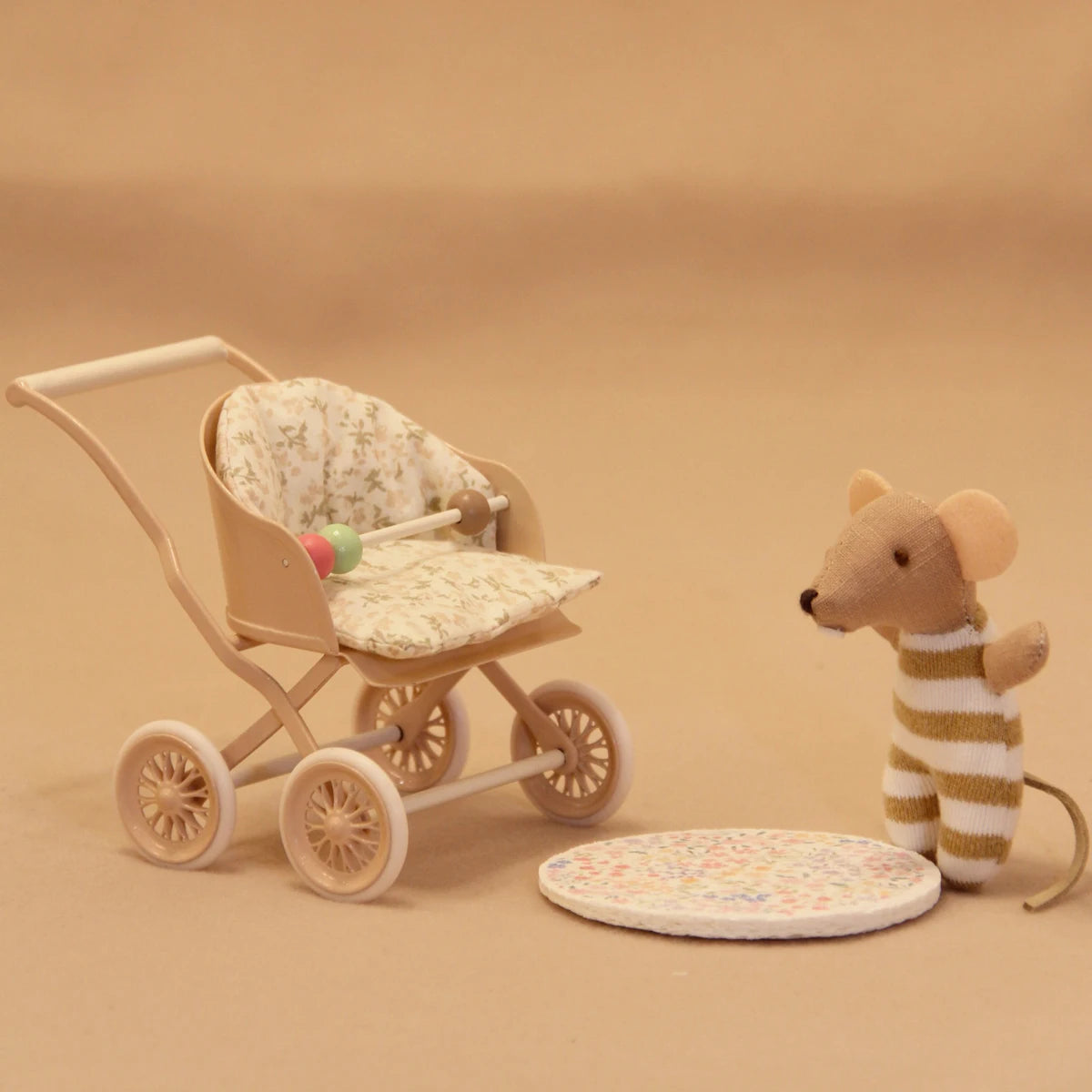 1:12 Miniature Simulation Furniture Baby Stroller in Lotus Pink and Light Green, Suitable for Dollhouse Home Decor