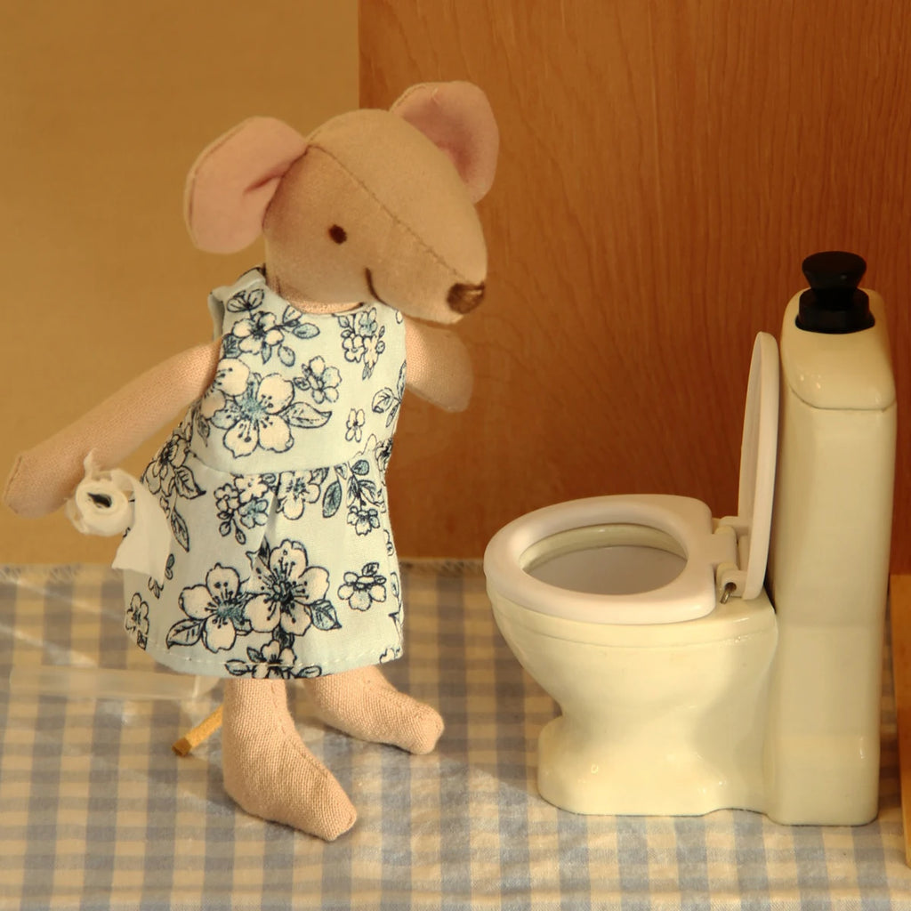 Miniature Simulation Furniture 1:12 Scale Iron Toilet Suitable for Dollhouse Home Decor