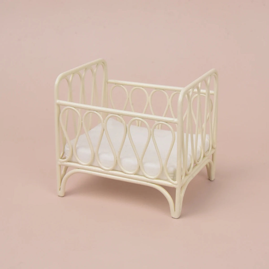 1:12 Miniature Realistic Iron Art Baby Crib Suitable for Dollhouse Playhouse Accessories