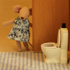 Miniature Simulation Furniture 1:12 Scale Iron Toilet Suitable for Dollhouse Home Decor