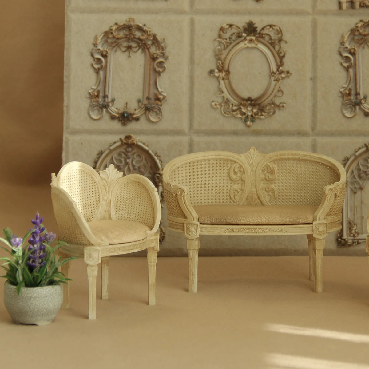 Miniature Simulation Furniture 1:12 Scale, Palace-Style, Distressed Resin Tables and Chairs Suitable for Dollhouse Decoration