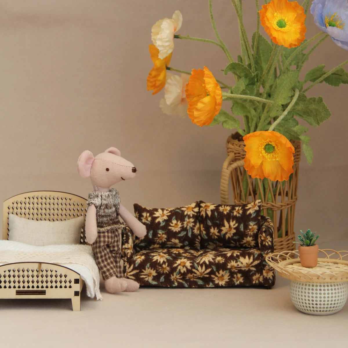 Miniature Simulation Toy House Furniture 1:12 Wooden Fabric Double Sofa Suitable for Dollhouse Home Decor