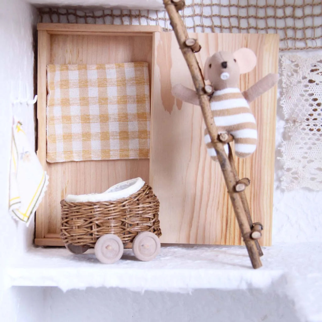 Miniature Simulation Furniture 1:12 Rattan Cradle with Little Bear, Suitable for Dollhouse Home Decor