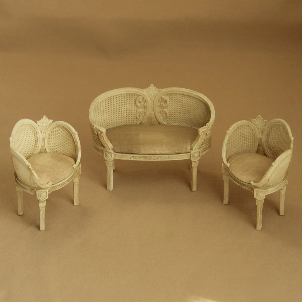 Miniature Simulation Furniture 1:12 Scale, Palace-Style, Distressed Resin Tables and Chairs Suitable for Dollhouse Decoration