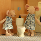 Miniature Simulation Furniture 1:12 Scale Iron Toilet Suitable for Dollhouse Home Decor